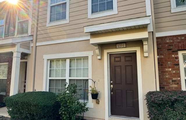 Town Home in Southside! - 8101 Summer Cove Court, Jacksonville, FL 32256