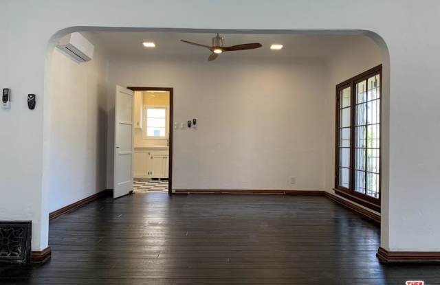 1433 REXFORD Drive Gallery 4