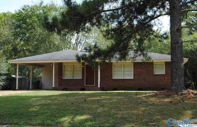 2208 Glen Iris Circle - 2208 Glen Iris Circle Northwest, Huntsville, AL 35810
