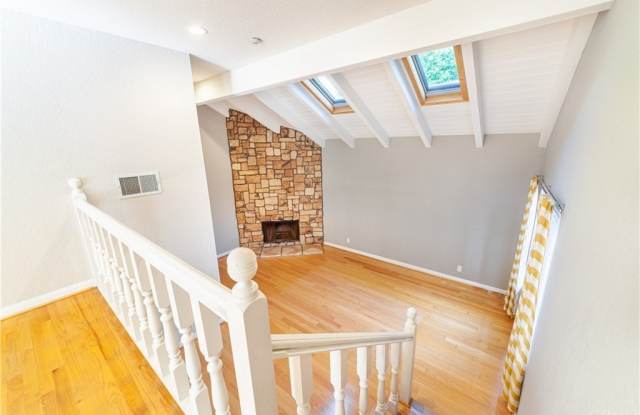 2421 Vanderbilt Lane photos photos
