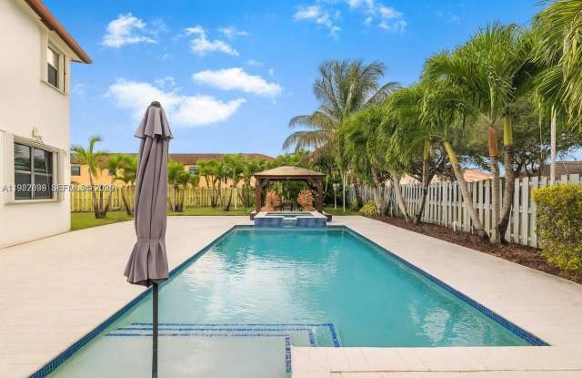 3461 SE 1st St photos photos