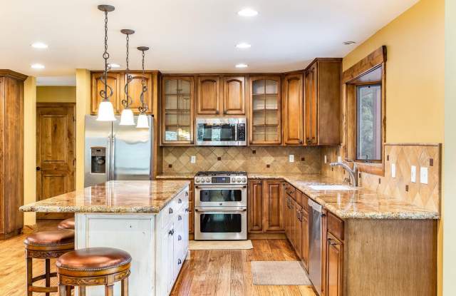 Long term lease in the heart of Park City! Available Mid October 2026 Gallery 3