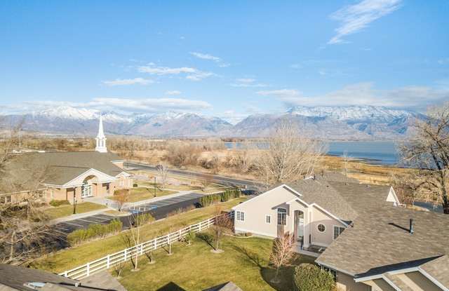 416 E MARINA CIR Gallery 2
