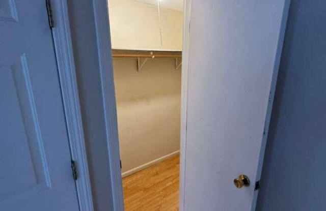 9 Edwards Avenue Gallery 4