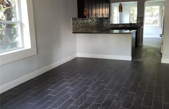 1105 E KNOLLWOOD STREET Gallery 3