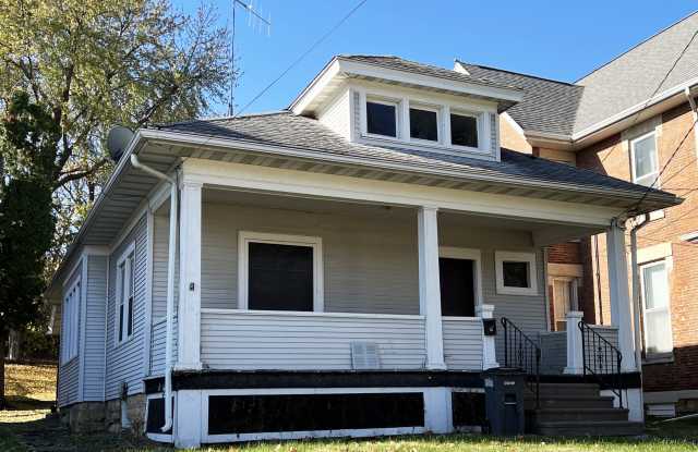 2501 Central Ave - 2501 Central Avenue, Dubuque, IA 52001