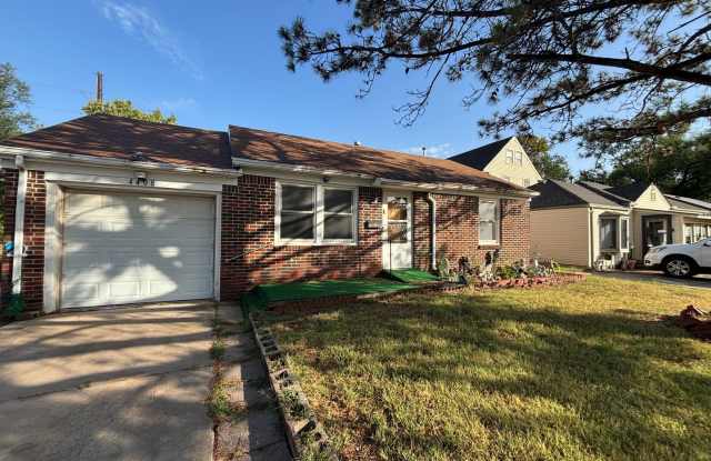 Spacious 4 Bedroom, 2 Bath Home with finished basement – Near WSU – Available Now! Gallery 1