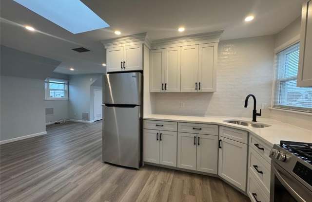 817 E Walnut Street - 817 East Walnut Street, Long Beach, NY 11561 817 E Walnut Street - 817 East Walnut Street, Long Beach, NY 11561