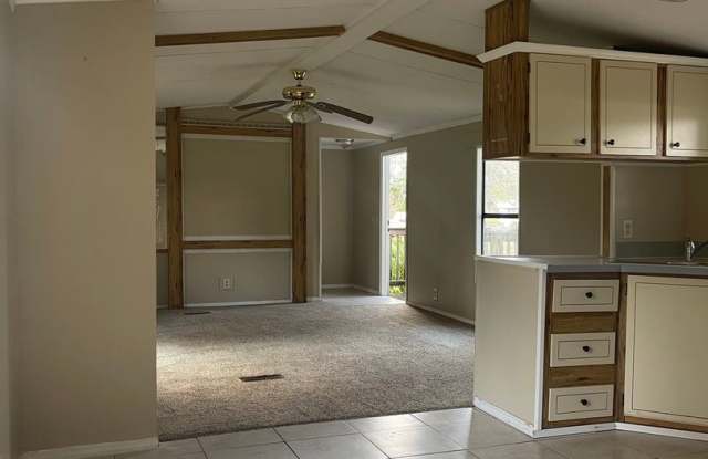 Country living in Lithia Gallery 4