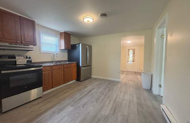 3 bed 1 bath Single Family Available NOW Gallery 4