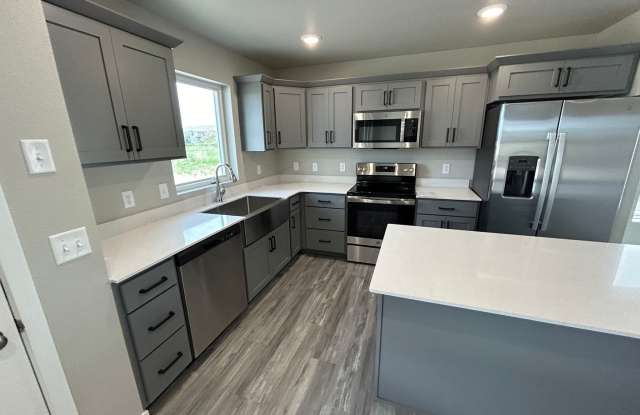 Exquisite 3-Bedroom Home with Modern Elegance and a Great Location!! photos photos