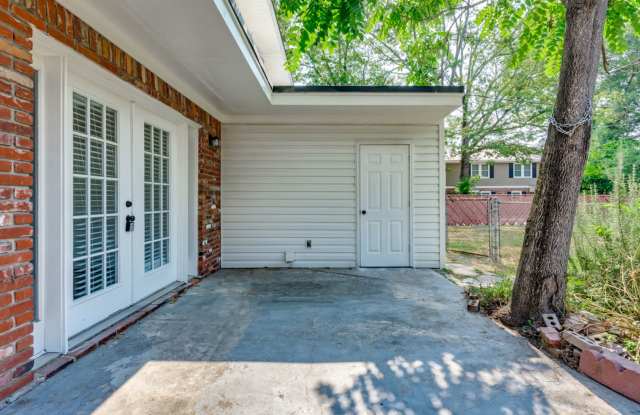 PRE-LEASING FOR THE 27-28 SCHOOL YEAR! DUPLEX OPPORTUNITY Gallery 4