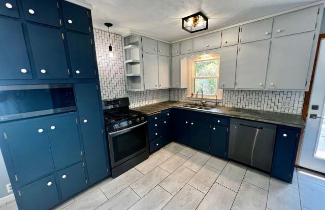 Updated 4 Bed 2 Bathroom House near East HyVee! photos photos Updated 4 Bed 2 Bathroom House near East HyVee! photos photos