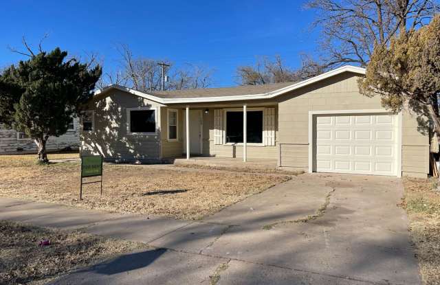 3-Bedroom Plainview Home with 1-Car Garage and Spacious Backyard Gallery 1