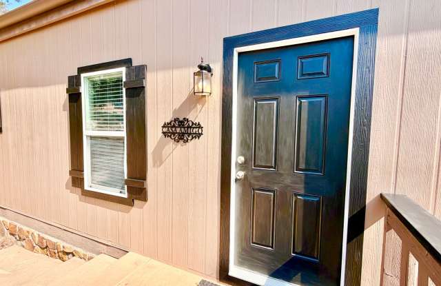 Beautiful, Standalone Guest Home with Balcony Deck, Private Yard Space, located on a One-of-a-Kind, Fully Fenced & Gated Private Property in Fallbrook! Gallery 3