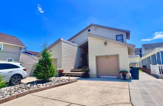 9310 Monmouth Ave photos photos