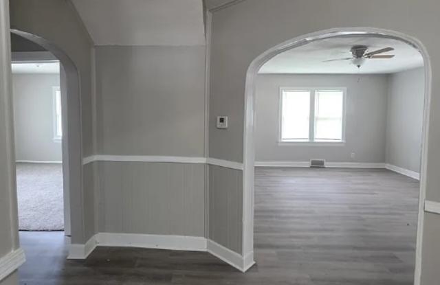 1504 North Summit Avenue - 1 Gallery 4