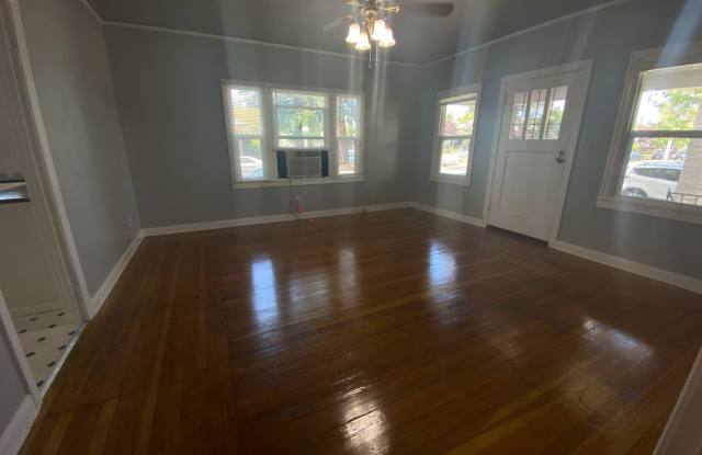 500 E. WALNUT Gallery 4