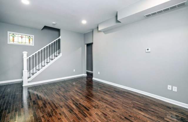 Single Family House! JUST RENOVATED! Central to Ohio State Campus Gallery 4