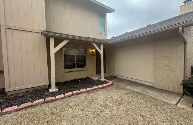 Beautiful 2 Bedroom 1 1/2 Bathroom Condo in Hefner Village photos photos