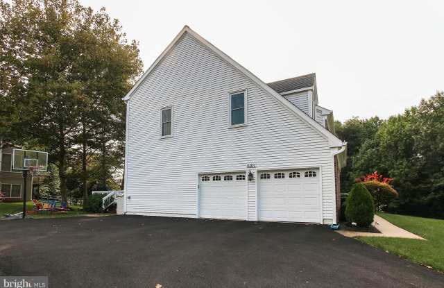 21211 EDGEWOOD COURT Gallery 2