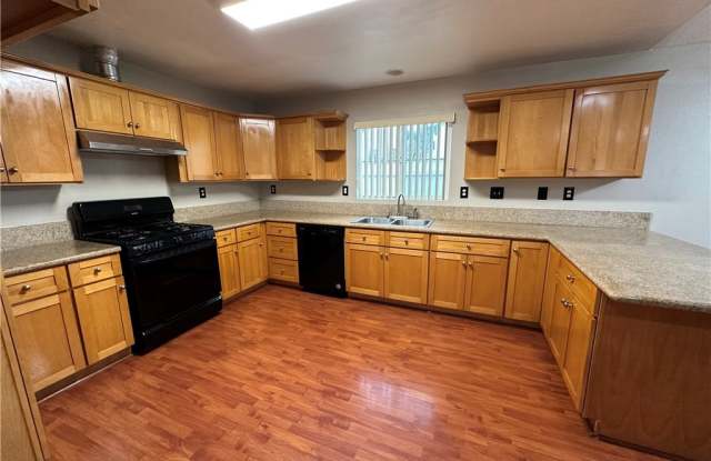 416 E Main Street - 416 East Main Street, San Jacinto, CA 92583
