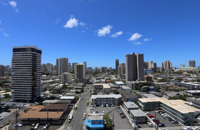 McCully Villa - 1 Bedroom plus Den, 1 Bathroom, 1 Parking - $1,850 Gallery 3