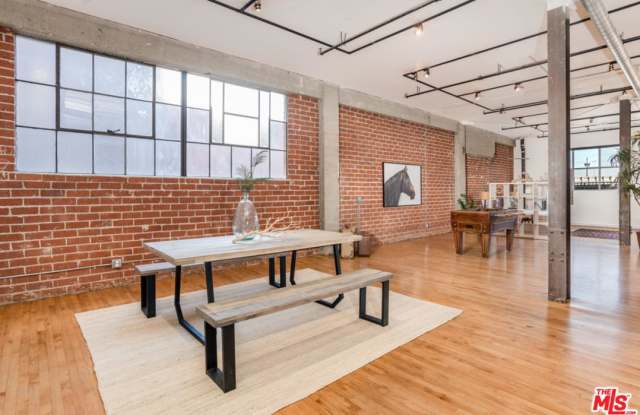 500 MOLINO Street Gallery 3