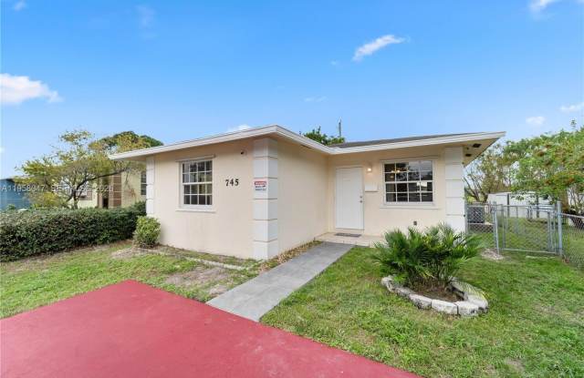 745 NW 3rd Ct photos photos