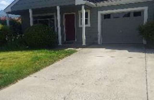 MOVE IN SPECIAL 1/2 OFF 1ST FULL MONTHS RENT- 3 bedroom, 2.5 bath Townhouse in Ashland!! photos photos