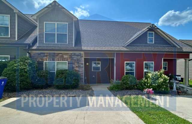 Like new, immaculate 3 bedroom townhome! Gallery 1