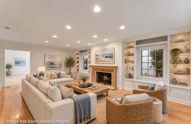Spacious 4-Bedroom Lido Residence with Rooftop Deck | Moments from the Harbor Gallery 3