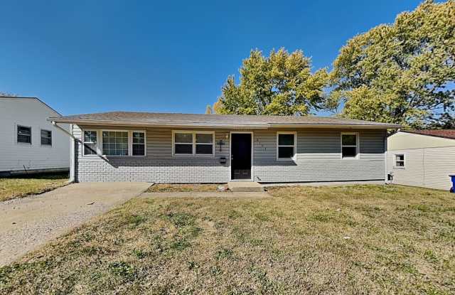 Beautiful 4BR 1BA Home w/ Granite Counters, Stainless Steel Appliances and Big Backyard in Grandview! photos photos