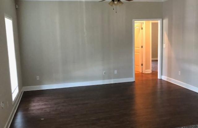 Leasing for Fall 2027 2203 Forest Lake Drive 3 Bed/ 3 Bath House Gallery 3