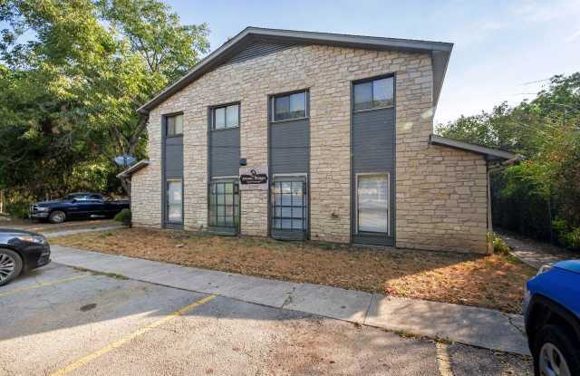 Charming 2-Story Townhouse Apartment in Lockhart photos photos