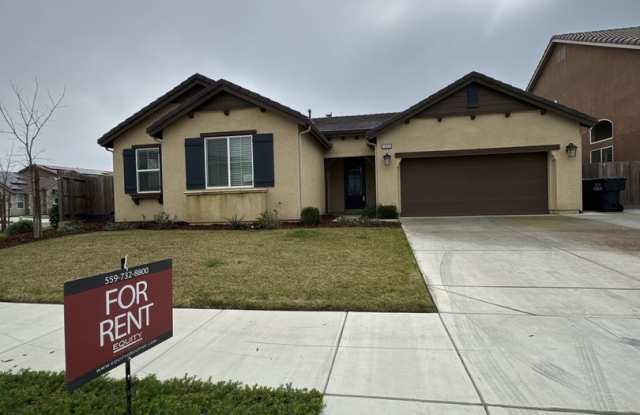 4 Bedroom home located in Northside Visalia! Available Now!! photos photos