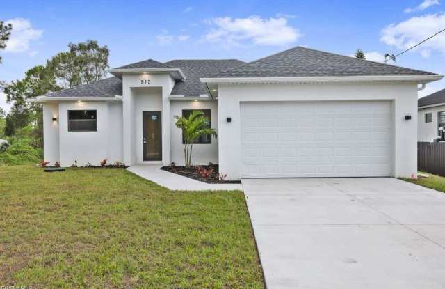 812 Homestead Road South photos photos