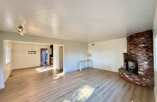 Conveniently Located in Pacific Grove – Lovely 2 Bedroom, 2 Bathroom Cottage-Style Home Gallery 4