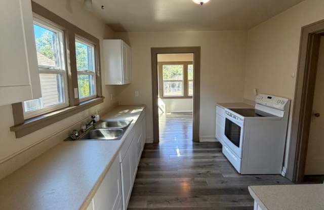 Spacious 4 Bedroom, 2 Bathroom Home with Carport Gallery 1