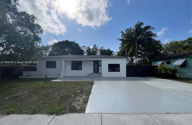 12940 NW Miami Ct photos photos