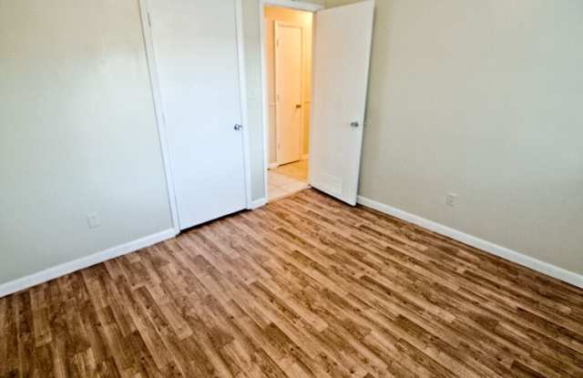 1043 Aaron Dr Gallery 4