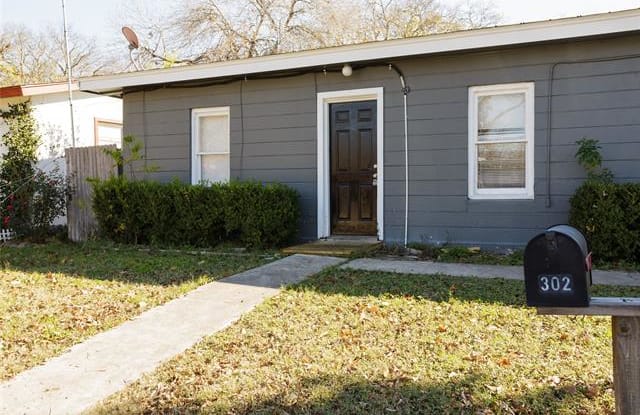 302 E Lindbergh Boulevard - 302 East Lindbergh Boulevard, Universal City, TX 78148