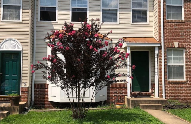 8918 ROYAL ASTOR WAY - 8918 Royal Astor Way, Merrifield, VA 22031
