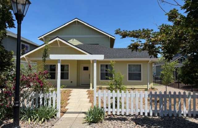 3 bed 2 bath Home for Rent in Talent photos photos