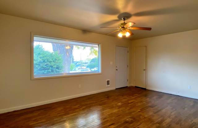 Updated 2-Bedroom Duplex in The Dalles Gallery 2