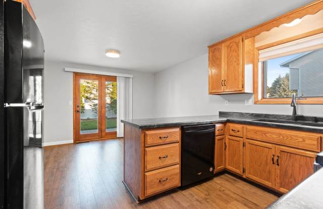 Convenient Ashwaubenon location! PETS WELCOME Gallery 4