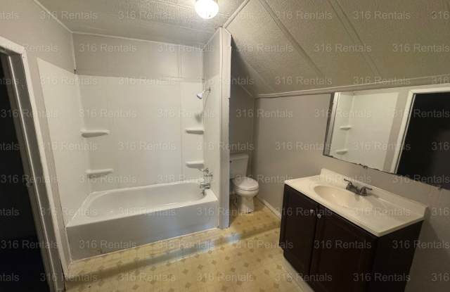 $795 - 2 bed 1 bath - Single Family Home photos photos