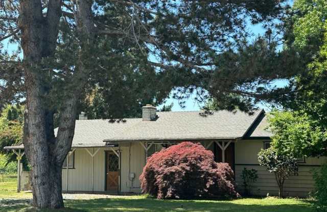 3BED 1.5BATH - BONUS ROOM, LARGE YARD, WASHER/DRYER HOOKUP, DRIVEWAY PARKING photos photos