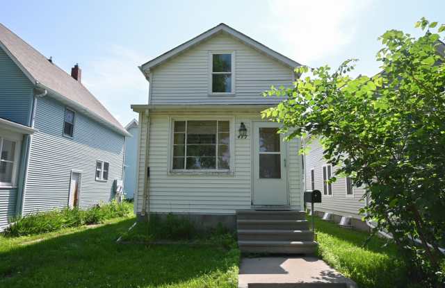 Charming 2 Bed 1 Bath Single Family Home for Rent! Great Location, Washer/Dryer Included! photos photos