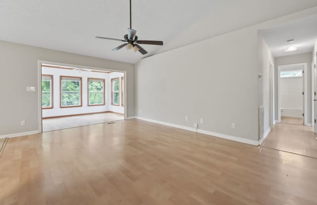 961 Castlewood Drive Gallery 4